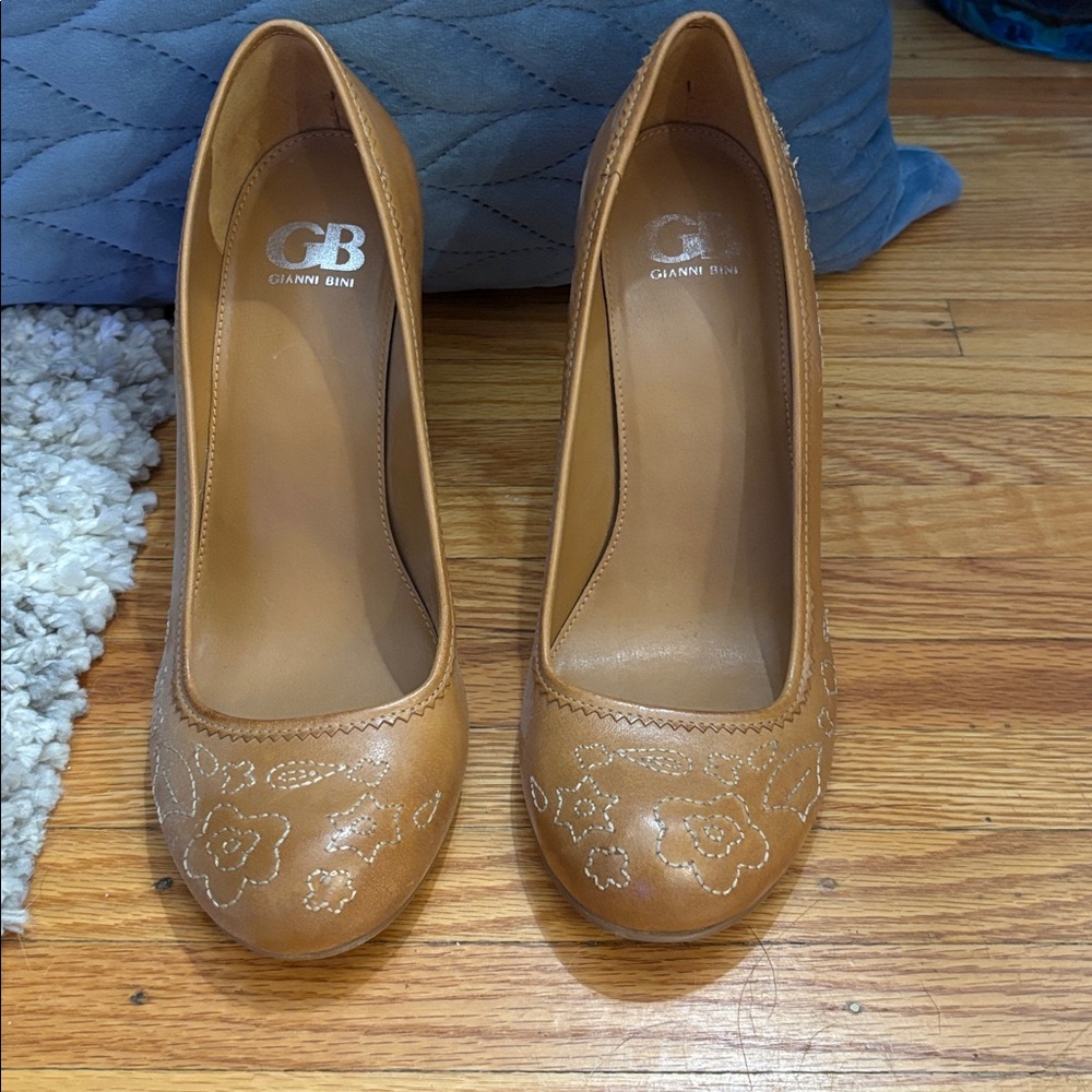 Gianni Bini Brown Embroidered Pumps
